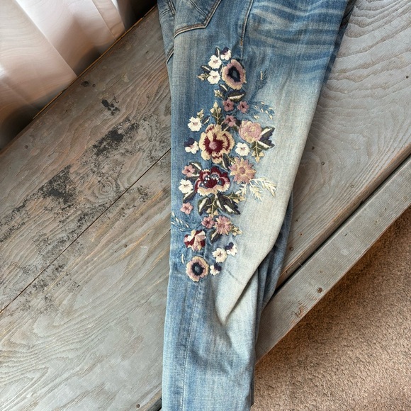 Driftwood Jackie floral embroidered jeans | size 26 - Picture 3 of 6